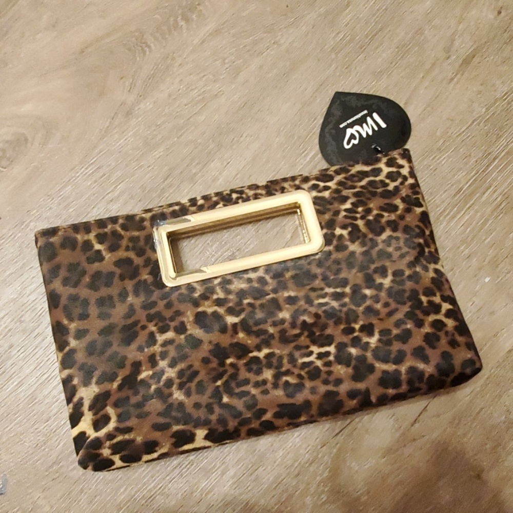 Leopard clutch